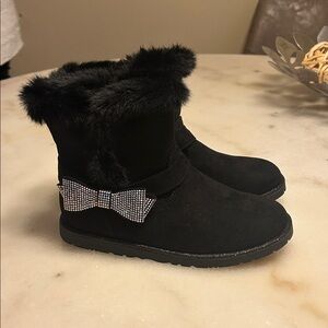 Harper Canyon Black Faux Fur Boots with Bow